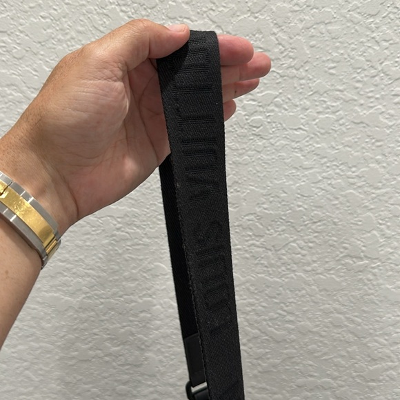 LV MENS SADDLE BAG USED ONE TIME ONLY PURCHASED NEW FROM LV STORE CORAL GABLES - Picture 5 of 5